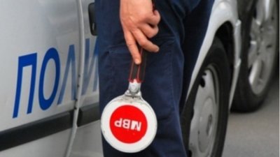 28 годишна жена помете две коли и полицейска патрулка в Плевен