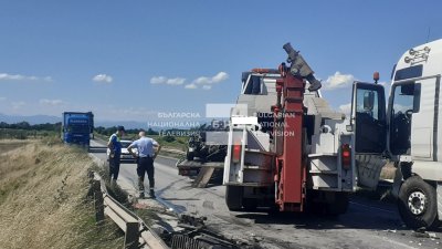 Жена загина след като се блъсна с автомобила си в камион в Пловдив