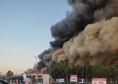Пожар гори край зеленчуковата борса в Огняново (ВИДЕО)