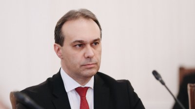 Военният министър в оставка Драгомир Заков дава брифинг по повод