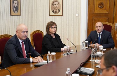 Президентът Румен Радев провежда днес консултации с представители на парламентарните