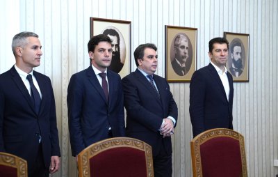 Президентът Румен Радев провежда днес консултации с представители на парламентарните