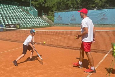 Продължава традиционното безплатно обучение по тенис за деца аутисти което
