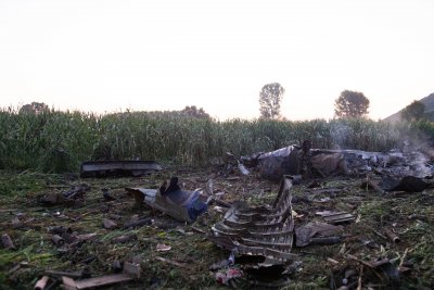 Самолетът, който се разби край Кавала, е превозвал боеприпаси, вижте кадри от мястото на спасителната акция
