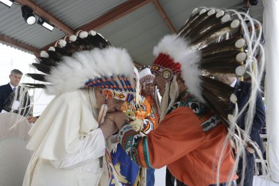 Папа Франциск измоли прошка от коренното население на Канада