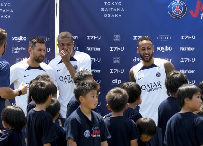 Звездите на Пари Сен Жермен смениха футболните екипи с кимона
