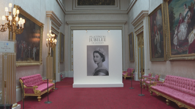 В Бъкингамския дворец откриха изложба за платинения юбилей на Елизабет Втора