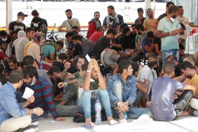 Над 1000 мигранти са достигнали бреговете на Италия за денонощие