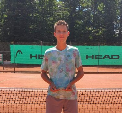 Илиян Радулов започна с победа на сингъл на Европейското лично по тенис до 18 г.