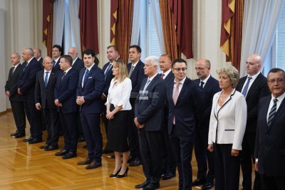 Смяната на властта: Какви са приоритетите на новите министри? (Обзор)