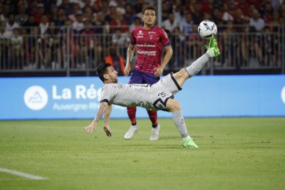 ПСЖ не пожали Клермон на старта на сезона в Лига 1, Меси вкара със задна ножица