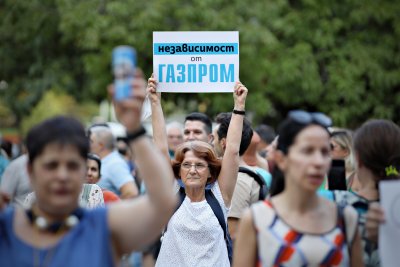 Протест пред президентството срещу подновяването на доставките от "Газпром"