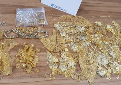Митничари задържаха 1,8 кг контрабандни златни накити