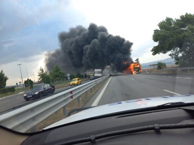 Автобус се е запалил в Бургас на изхода на АМ