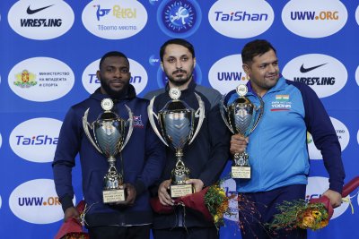 Иран спечели отборната купа в свободния стил на Световното по борба за юноши в София