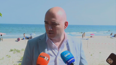 Министърът на туризма: Свлачището край Албена не застрашава живота на плажуващите