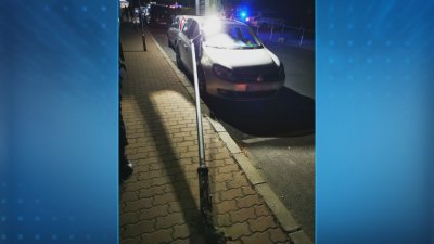 Стълб от уличното осветление в Поморие падна върху лек автомобил
