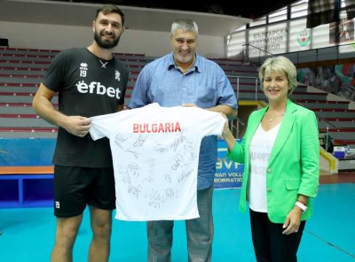 Весела Лечева се срещна с волейболните национали