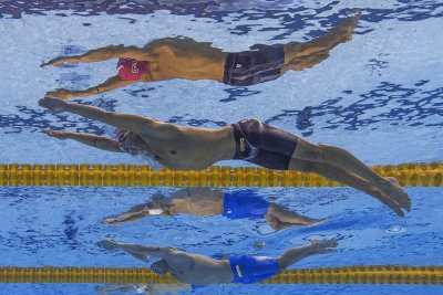 Двама българи влизат на полуфиналите на 200 метра бътерфлай на Европейското по плуване