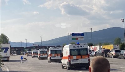 5 линейки превозиха 7 пострадали сръбски деца през граничния пункт "Калотина" (СНИМКИ)