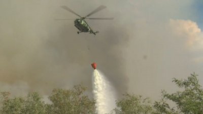 Пожарът край Казанлък се разгоря отново, няма опасност за близките населени места