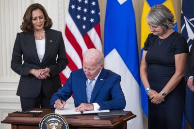 Байдън подписа документите за присъединяването на Швеция и Финландия към НАТО