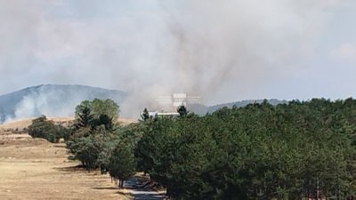 Пожарът край Казанлък е под контрол, отвориха за движение пътя за Стара Загора