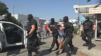 7 арестувани след спецоперация срещу пререгистрацията на крадени луксозни автомобили в Бургас