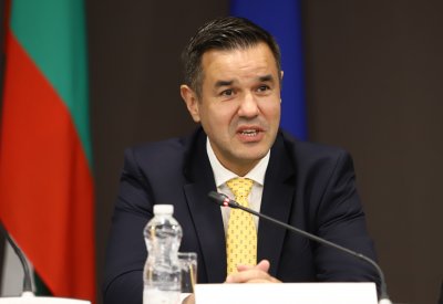 "Кинтекс" поиска министър Никола Стоянов да даде публични отговори за действията си, докато е ръкодовил ВМЗ-Сопот