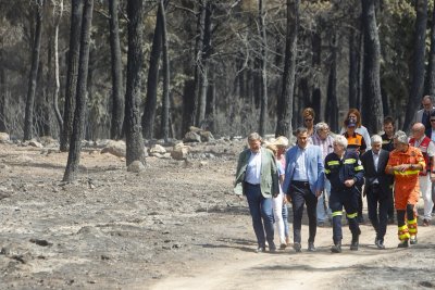Испанският премиер Педро Санчес посети опустошените от горски пожари райони