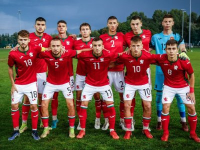 Футболните национали до 19 години отстъпиха на Словения