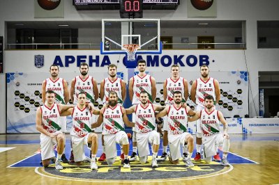 Българският национален отбор по баскетбол за мъже започна с разгромна
