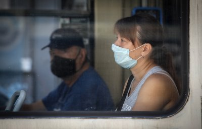Задължителните маски в градския транспорт отпадат от четвъртък в цялата страна