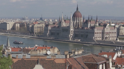В Унгария уволниха двама метеоролози заради сгрешена прогноза за националния празник