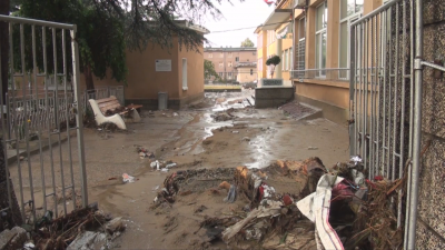 Остава частичното бедствено положение в Карлово след голямото наводнение в