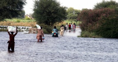 Унищожителни наводнения в Пакистан една трета от страната е