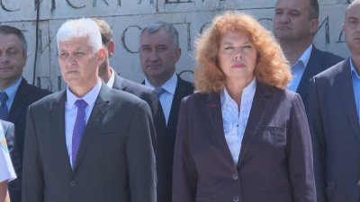 Вицепрезидентът Илияна Йотова и служебният министър на отбраната Димитър Стоянов