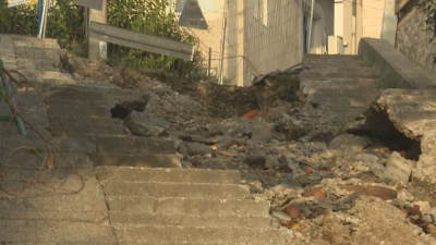 Опасно стълбище в един от най населените квартали в Благоевград Заради