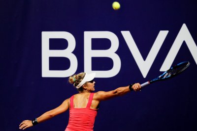 Виктория Томова започна с победа в квалификациите на Откритото първенство