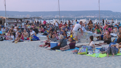 "Най-дългата вечеря на плажа" се проведе във Варна