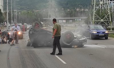 Катастрофа на столичния булевард България Според информация на свидетели шофьор