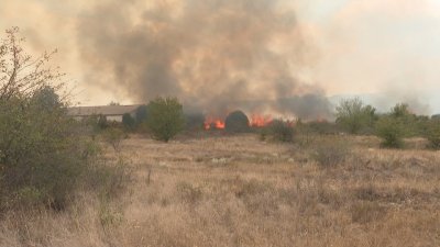 Оценяват щетите от пожара между Чирен и Мраморен