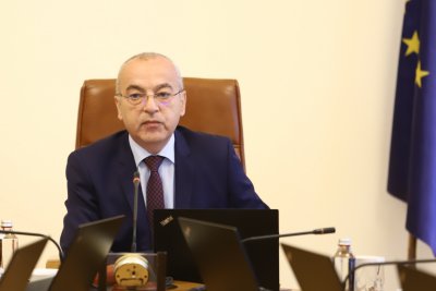 Служебният министър председател Гълъб Донев е на посещение в пострадалото от