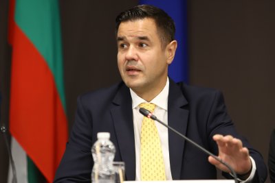 Никола Стоянов обвини в конфликт на интереси началника на кабинета на предходния министър