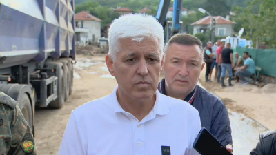 Министърът на отбраната Димитър Стоянов: 110 военнослужещи помагат за разчистването след наводнението