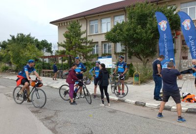 Завърши велоприключението "Дунав ултра": Участници минаха по трасето с едноколесен велосипед и балканче