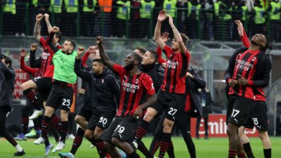 Отборът на Милан победи Интер с 3 2 в дербито което