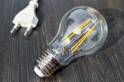 Ройтерс: Еврокомисията готви предложения за справяне с поскъпването на тока
