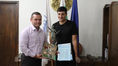 Кметът на Русе Пенчо Милков награди Теодор Цветков за рекордното