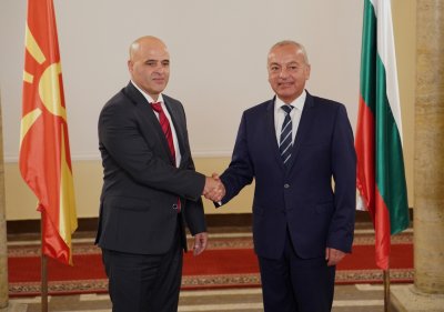 Премиерът Гълъб Донев разговаря със северномакедонския си колега Димитър Ковачевски